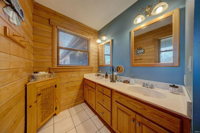 385 W Evergreen Plaza N, Santa Claus, IN 47579