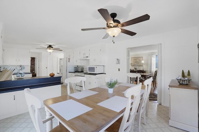 54 Sagamore Road, Seekonk, MA 02771