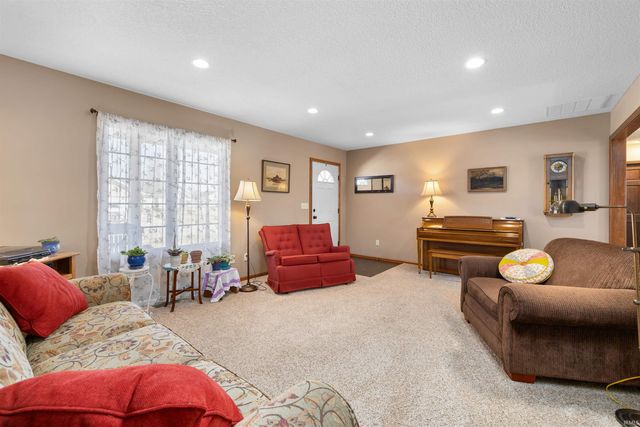 686 Puttman Place, Roanoke, IN 46783