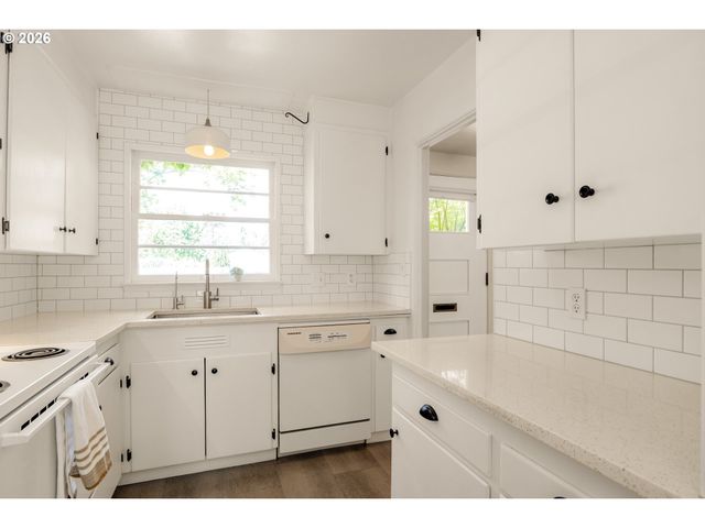 6918 Ne HANCOCK St, Portland, OR 97213