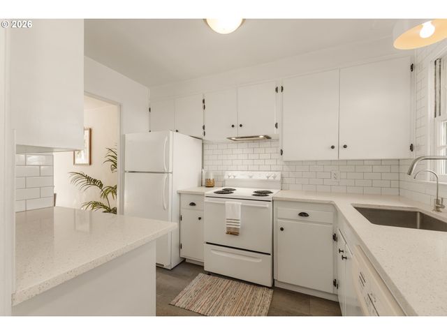 6918 Ne HANCOCK St, Portland, OR 97213