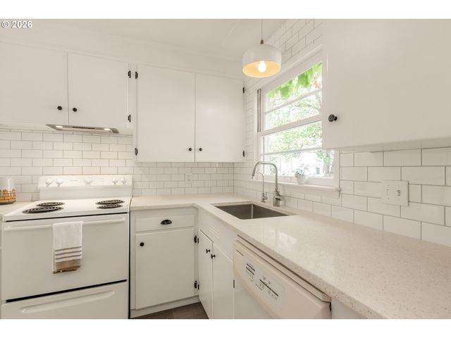 6918 Ne HANCOCK St, Portland, OR 97213