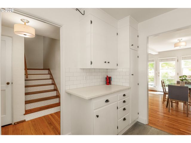 6918 Ne HANCOCK St, Portland, OR 97213
