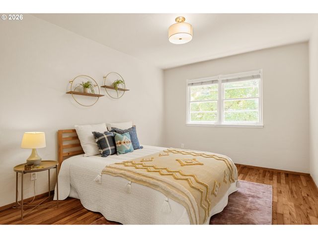 6918 Ne HANCOCK St, Portland, OR 97213