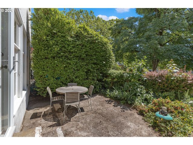 6918 Ne HANCOCK St, Portland, OR 97213