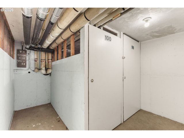 6918 Ne HANCOCK St, Portland, OR 97213