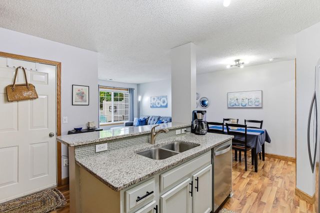 6458 158th Street W 361, Apple Valley, MN 55124