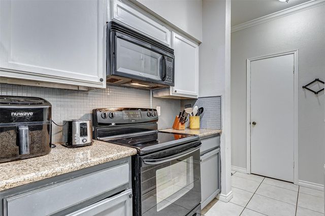 17421 Red Oak Drive 7421, Houston, TX 77090