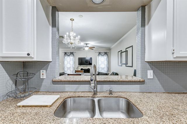 17421 Red Oak Drive 7421, Houston, TX 77090