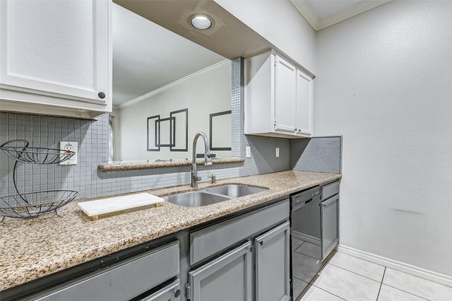 17421 Red Oak Drive 7421, Houston, TX 77090