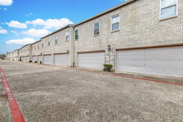 17421 Red Oak Drive 7421, Houston, TX 77090