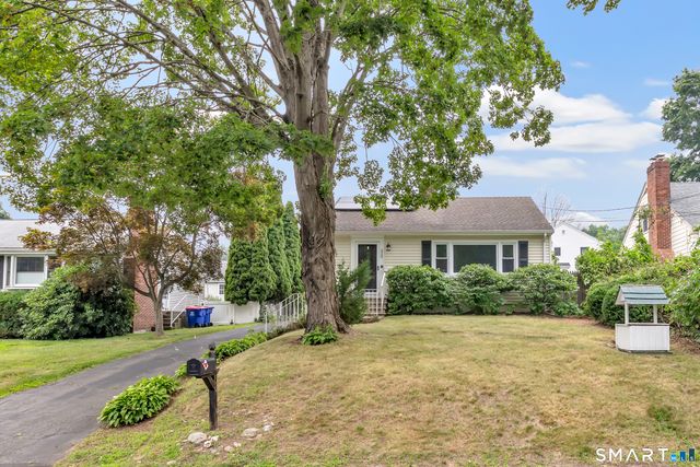 215 Bennett Street, Fairfield, CT 06825