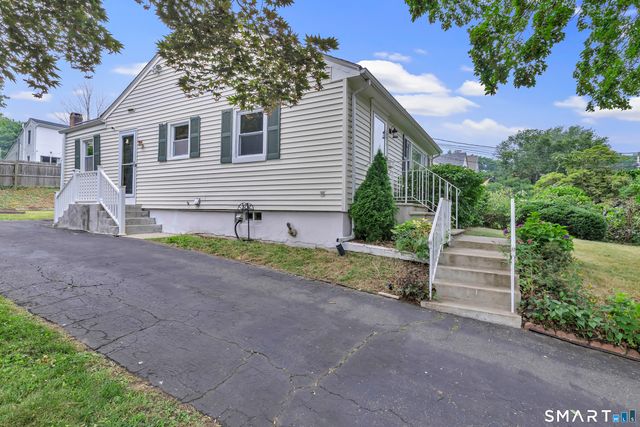 215 Bennett Street, Fairfield, CT 06825