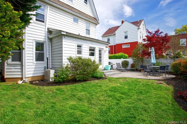 12 Belleview Avenue, Port Washington, NY 11050