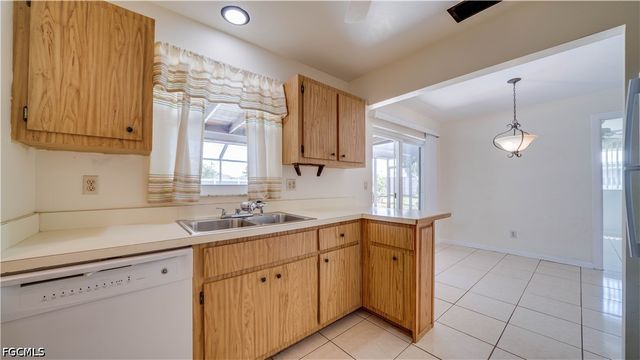 19 NE 20th PL, Cape Coral, FL 33909