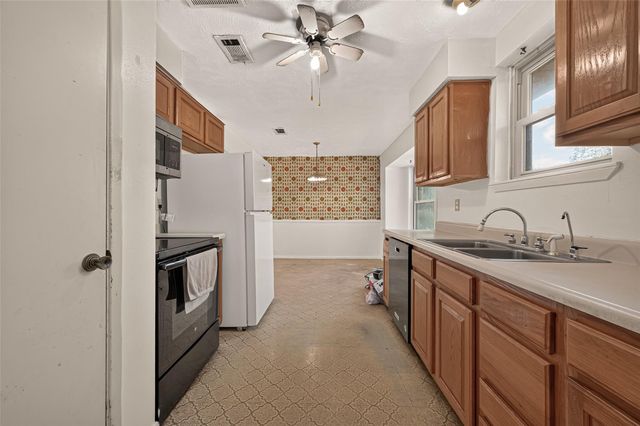 7742 Willow Mint Lane, Houston, TX 77086