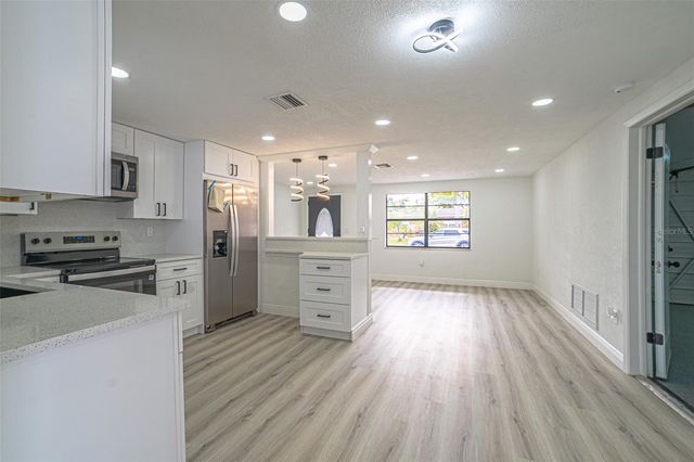 7303 OAK CREST DRIVE, Port Richey, FL 34668