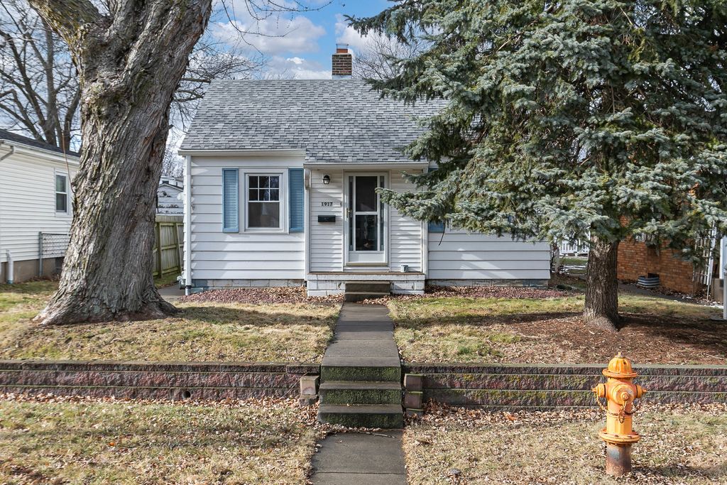 1917 33rd Street, Moline, IL 61265