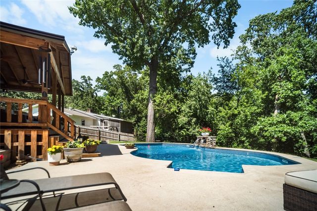 8670 Wild Cherry Drive, Rogers, AR 72756
