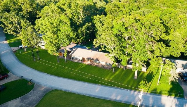 8670 Wild Cherry Drive, Rogers, AR 72756