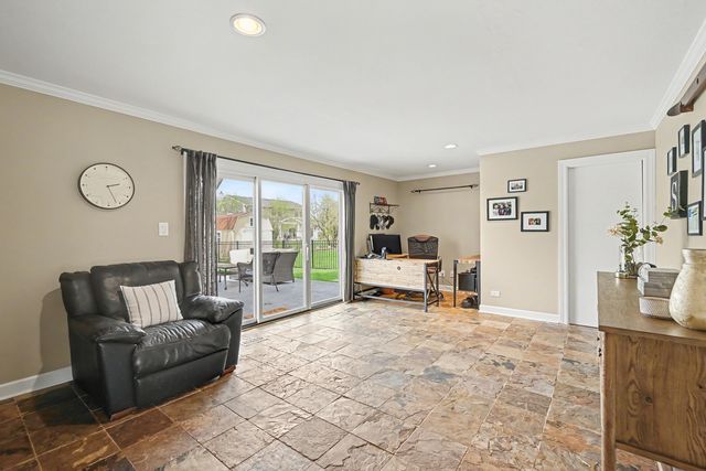 610 W Noyes Street, Arlington Heights, IL 60005