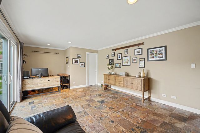 610 W Noyes Street, Arlington Heights, IL 60005