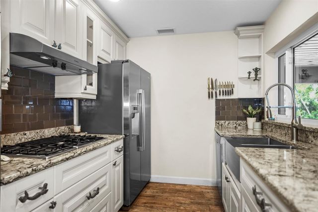 1600 PARK STREET N, St Petersburg, FL 33710