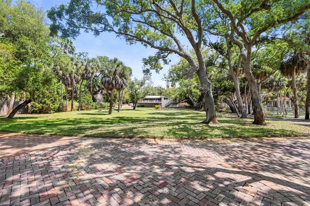 1600 PARK STREET N, St Petersburg, FL 33710