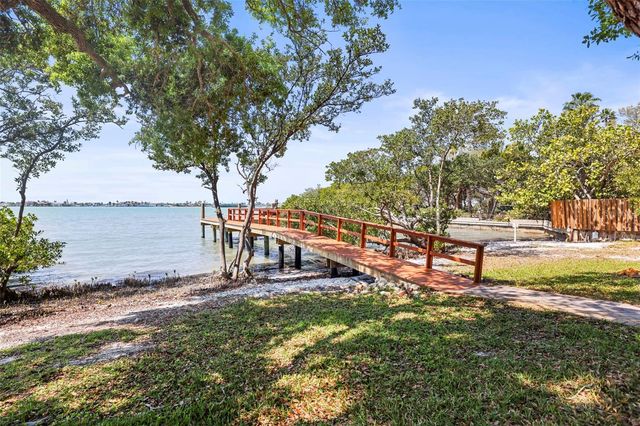 1600 PARK STREET N, St Petersburg, FL 33710