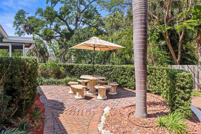 1600 PARK STREET N, St Petersburg, FL 33710