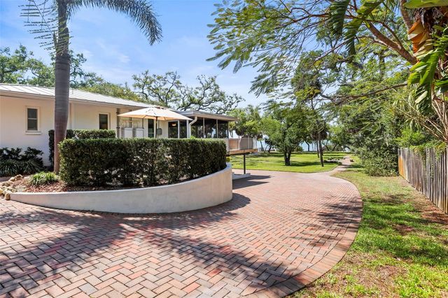 1600 PARK STREET N, St Petersburg, FL 33710