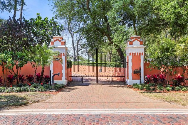 1600 PARK STREET N, St Petersburg, FL 33710