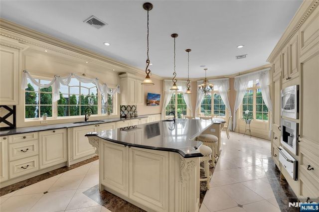 2 Euclid Road, Fort Lee, NJ 07024