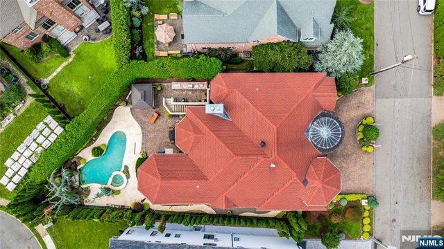 2 Euclid Road, Fort Lee, NJ 07024
