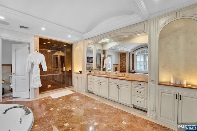 2 Euclid Road, Fort Lee, NJ 07024