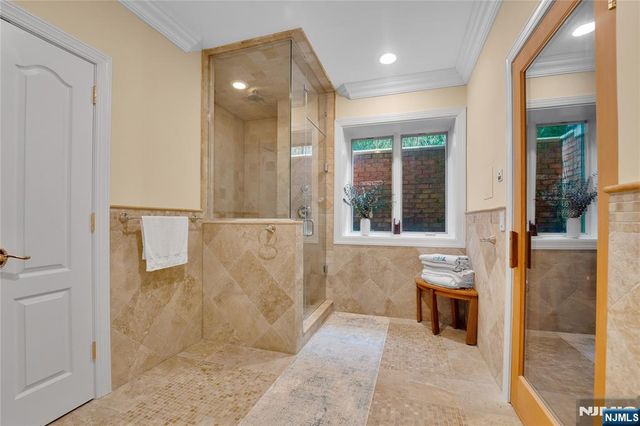 2 Euclid Road, Fort Lee, NJ 07024
