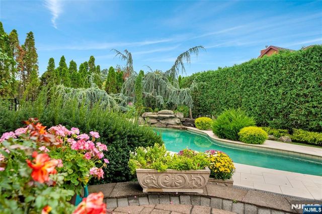 2 Euclid Road, Fort Lee, NJ 07024