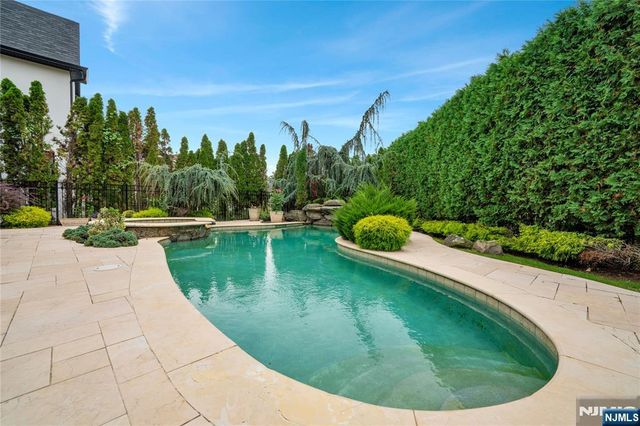 2 Euclid Road, Fort Lee, NJ 07024