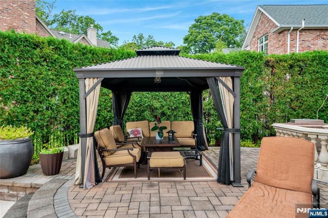2 Euclid Road, Fort Lee, NJ 07024