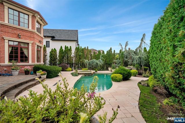 2 Euclid Road, Fort Lee, NJ 07024