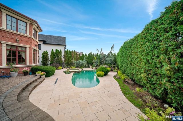 2 Euclid Road, Fort Lee, NJ 07024