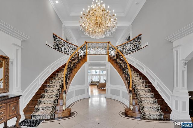2 Euclid Road, Fort Lee, NJ 07024