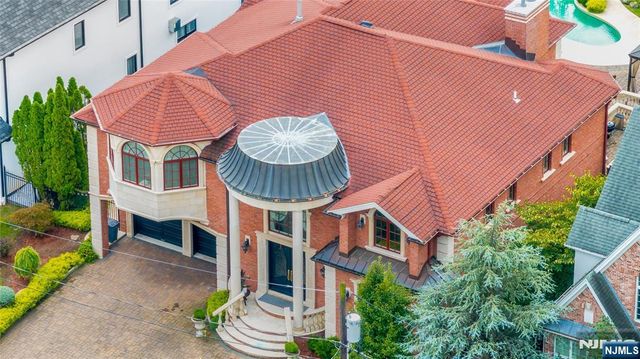 2 Euclid Road, Fort Lee, NJ 07024