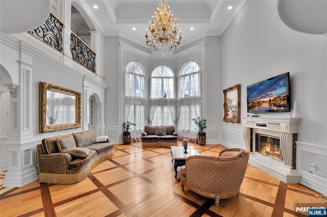 2 Euclid Road, Fort Lee, NJ 07024