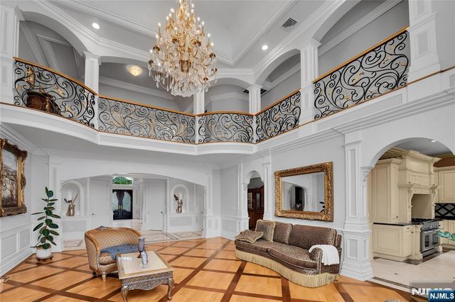 2 Euclid Road, Fort Lee, NJ 07024