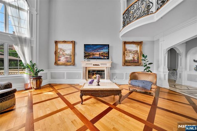 2 Euclid Road, Fort Lee, NJ 07024