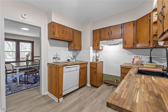 1624 May Place NE, Canton, OH 44705