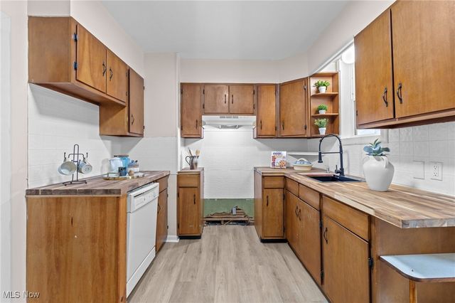 1624 May Place NE, Canton, OH 44705