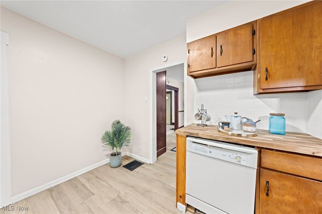 1624 May Place NE, Canton, OH 44705