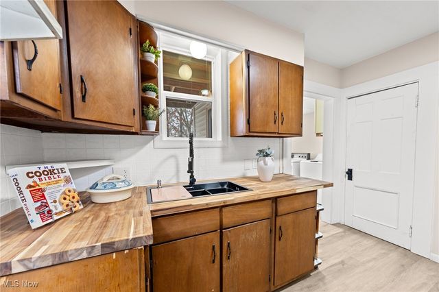 1624 May Place NE, Canton, OH 44705